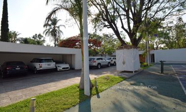 Casa en Colinas de San Javier de Lujo con alberca en Venta