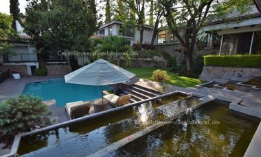 Casa en Colinas de San Javier de Lujo con alberca en Venta