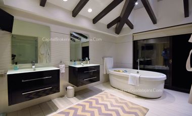 Casa en Colinas de San Javier de Lujo con alberca en Venta