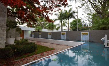Casa en Colinas de San Javier de Lujo con alberca en Venta