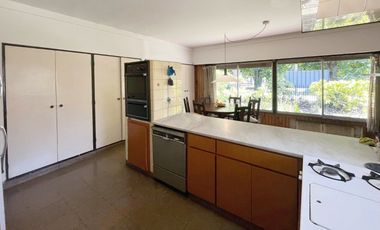 Venta Residencia 5 Ambientes Quincho Jardin Parrilla