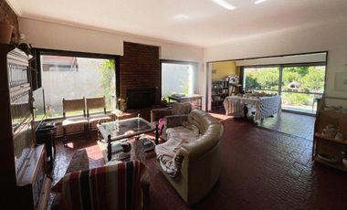 Venta Residencia 5 Ambientes Quincho Jardin Parrilla