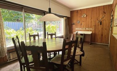 Venta Residencia 5 Ambientes Quincho Jardin Parrilla