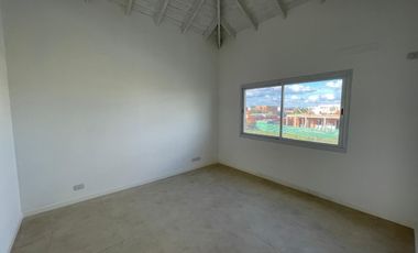Casa en  alquiler 4 dormitorios lote interno