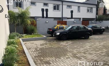 Duplex a estrenar de 3 amb. c/patio propio y espacio de cochera