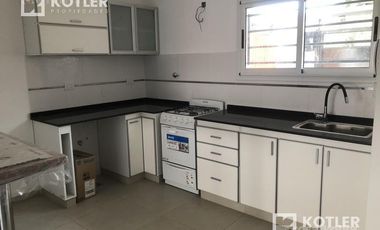 Duplex a estrenar de 3 amb. c/patio propio y espacio de cochera