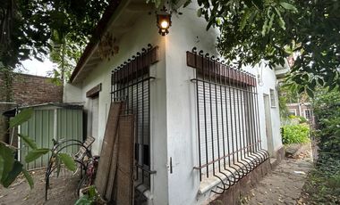 Excelente terreno zona residencial, 10 x 30 c/construccion a refaccionar apto credito