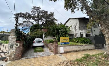 Excelente terreno zona residencial, 10 x 30 c/construccion a refaccionar apto credito
