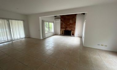 Casa en  Alquiler Anual con pileta en Santa Catalina Villanueva