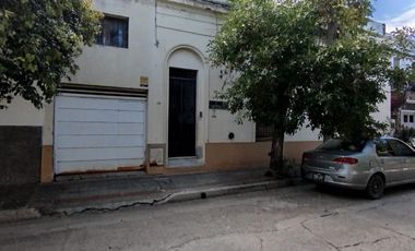 Casa en  Angel Elias casi Ituzaingo