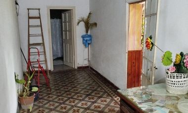 Casa en  Angel Elias casi Ituzaingo