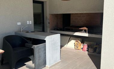 Casa en venta apto crédito hipotecario. Barrio Cerrado