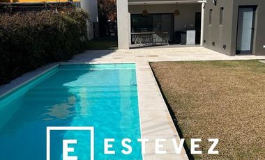 Casa en venta apto crédito hipotecario. Barrio Cerrado