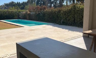Casa en venta apto crédito hipotecario. Barrio Cerrado