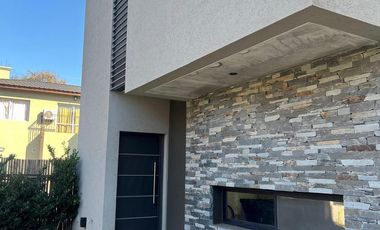 Casa en venta apto crédito hipotecario. Barrio Cerrado