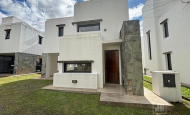 Alquiler - Casa 3 dormitorios con cochera - Villa Norte, Goycoechea 1068, Villa Allende