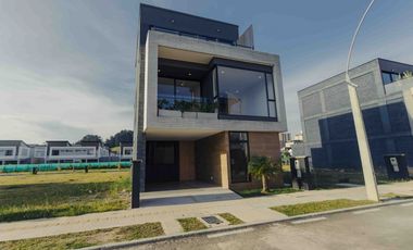 CASA PARA LA VENTA EN RIONEGRO, ANTIOQUIA