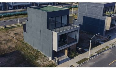 CASA PARA LA VENTA EN RIONEGRO, ANTIOQUIA