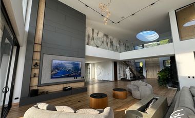 CASA EN LAS PALMAS, MEDELLN