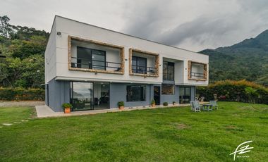 CASA CAMPESTRE EN NORTEAMÉRICA, ANTIOQUIA