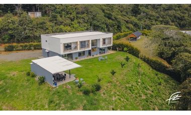 CASA CAMPESTRE EN NORTEAMÉRICA, ANTIOQUIA