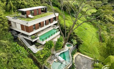 CASA EN VENTA EN LA COLA DEL ZORRO, MEDELLN