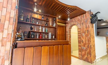 CASA EN VENTA EN LA COLA DEL ZORRO, MEDELLN