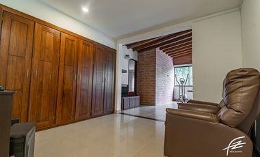 CASA EN VENTA EN LA COLA DEL ZORRO, MEDELLN