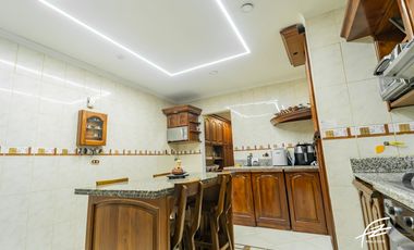 CASA EN VENTA EN LA COLA DEL ZORRO, MEDELLN