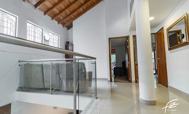CASA EN VENTA EN LA COLA DEL ZORRO, MEDELLN
