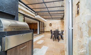 CASA EN VENTA EN LA COLA DEL ZORRO, MEDELLN