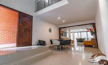 CASA EN VENTA EN LA COLA DEL ZORRO, MEDELLN
