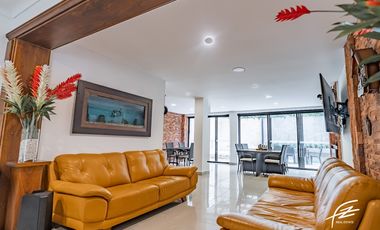 CASA EN VENTA EN LA COLA DEL ZORRO, MEDELLN