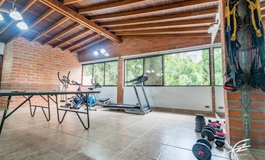CASA EN VENTA EN LA COLA DEL ZORRO, MEDELLN