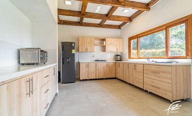 CASA CAMPESTRE EN VENTA EN EL CARMEN DE VIBORAL, ANTIOQUIA