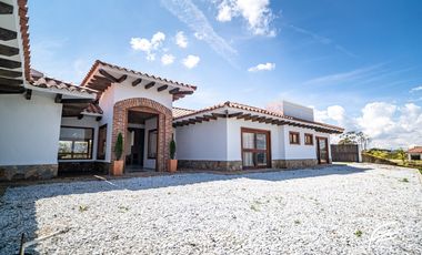 CASA CAMPESTRE EN VENTA EN EL CARMEN DE VIBORAL, ANTIOQUIA