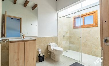 CASA CAMPESTRE EN VENTA EN EL CARMEN DE VIBORAL, ANTIOQUIA