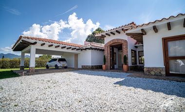 CASA CAMPESTRE EN VENTA EN EL CARMEN DE VIBORAL, ANTIOQUIA