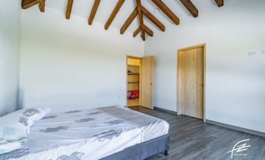 CASA CAMPESTRE EN VENTA EN EL CARMEN DE VIBORAL, ANTIOQUIA