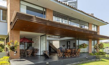 Casa Campestre en Sabaneta, sector Las Lomitas