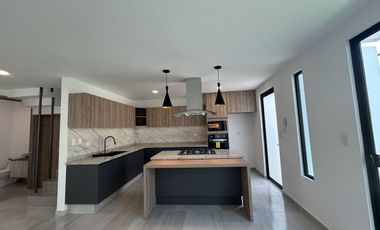 VENTA DE CASA EN FRACCIONAMIENTO EL SUSPIRO, ATRÁS DE PLAZA SAN DIEGO 4R