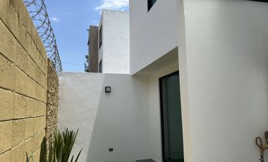 VENTA DE CASA EN FRACCIONAMIENTO EL SUSPIRO, ATRÁS DE PLAZA SAN DIEGO 4R