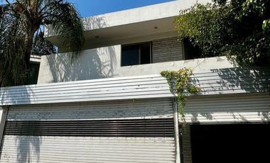 CASA EN VENTA EN LOMAS DE GUEVARA