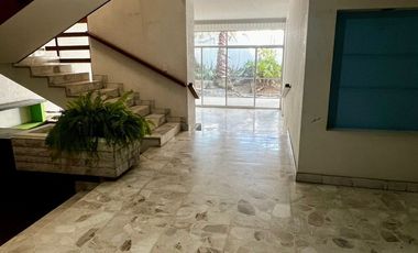 CASA EN VENTA EN LOMAS DE GUEVARA