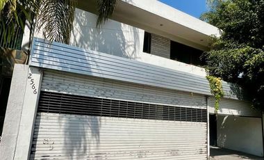 CASA EN VENTA EN LOMAS DE GUEVARA