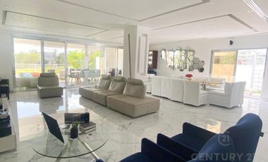 VENTA Casa Semiamueblada LAGOS DEL SOL C3227