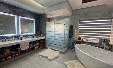 VENTA Casa Semiamueblada LAGOS DEL SOL C3227