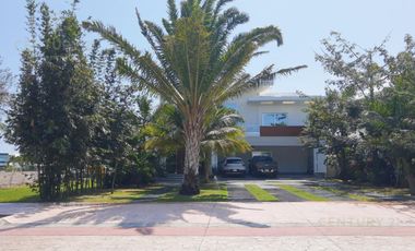 VENTA Casa Semiamueblada LAGOS DEL SOL C3227