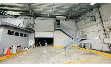 EN VENTA  LOCAL COMERCIAL 2730M EN EL DORADO DOS NIVELES