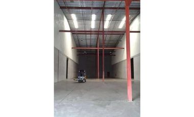 VENTA DE CONJUNTO DE GALERAS EN LA 24 DICIEMBRE 4000m2